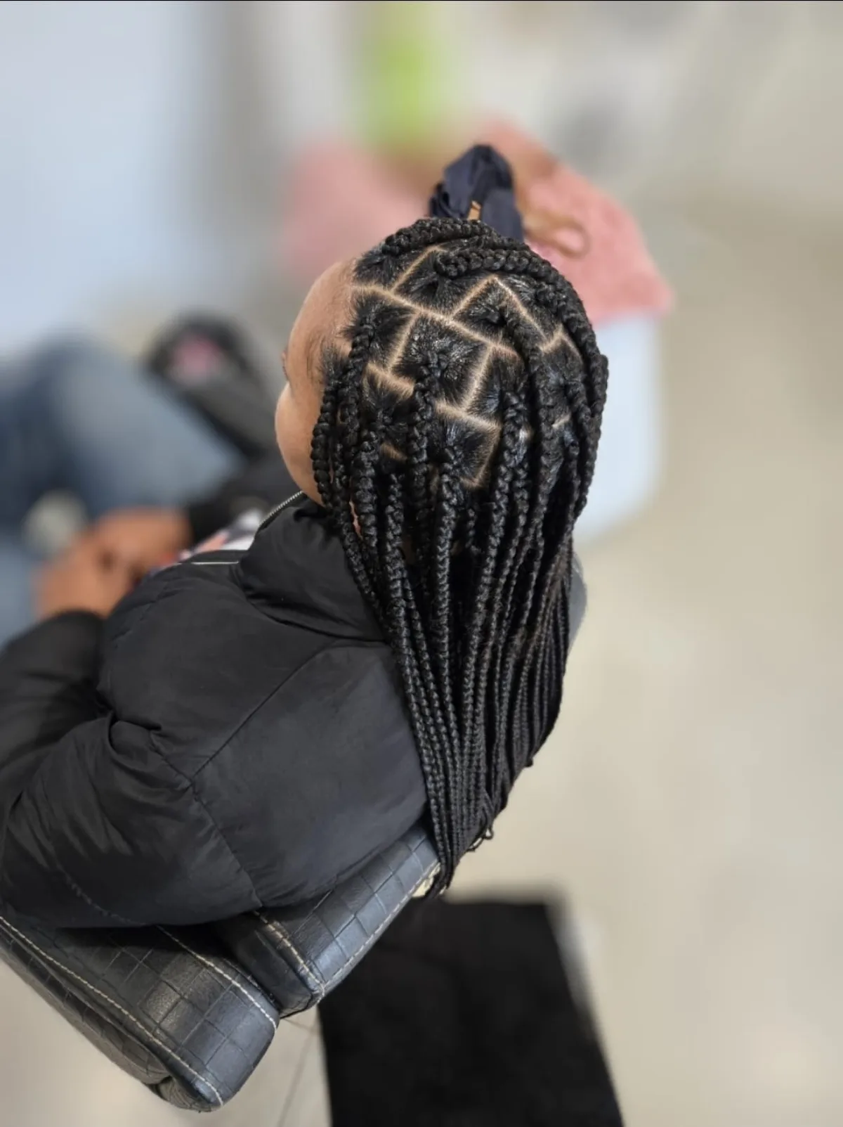 Medium knotless braids by Yolande
